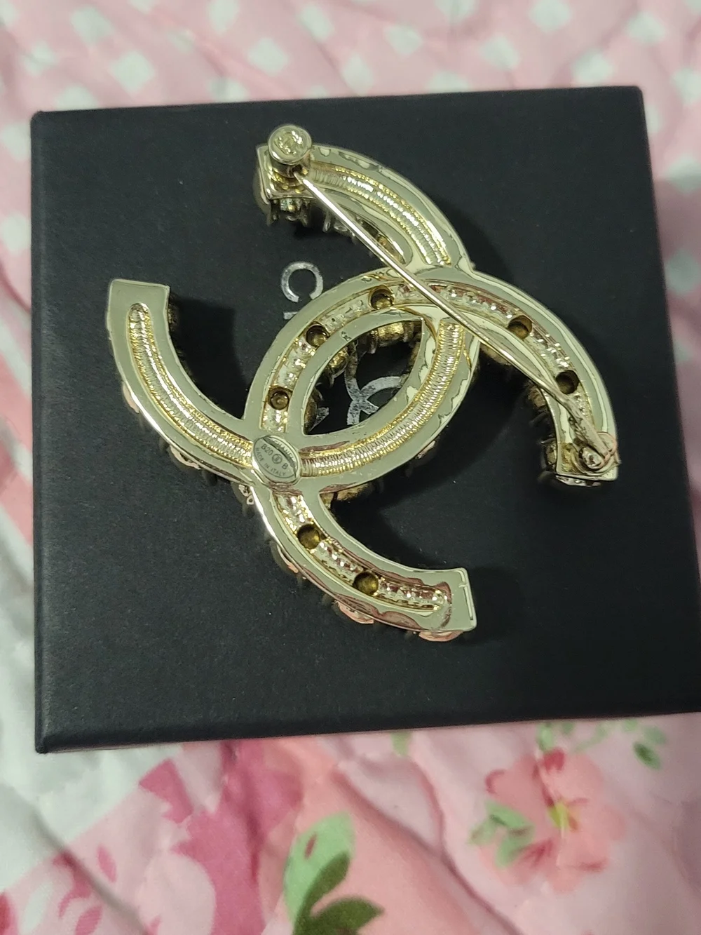 CHANEL Gold-Tone Interlocking CC Brooch with Pearls and Crystals